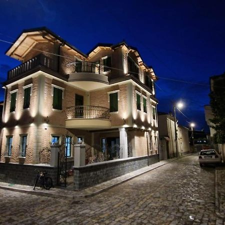 Отель Bujtina Behram Корча Экстерьер фото