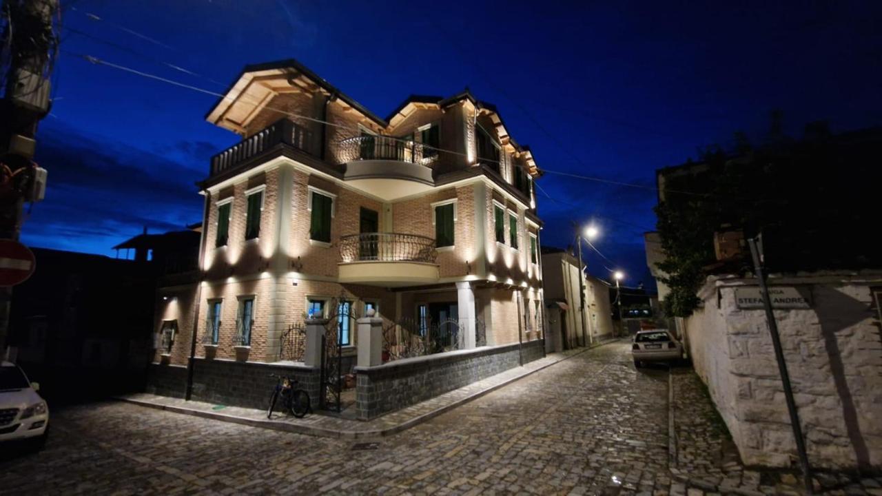 Отель Bujtina Behram Корча Экстерьер фото